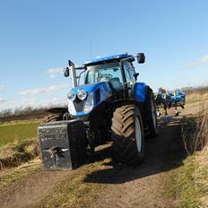 New Holland T7030