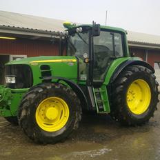 John Deere 6930