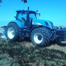 New Holland T7030