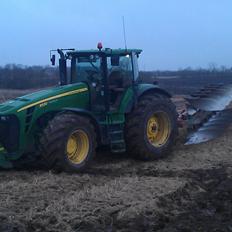 John Deere 8530