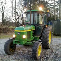 John Deere 2140