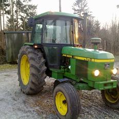 John Deere 2140