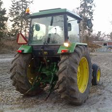 John Deere 2140