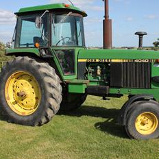 John Deere 4040