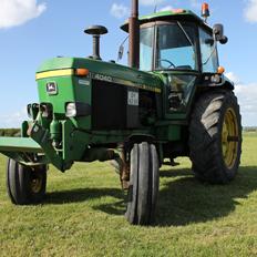 John Deere 4040