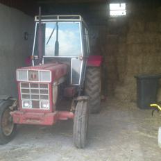 International Harvester 844-S