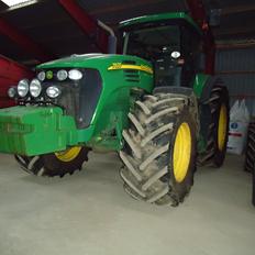 John Deere 7920