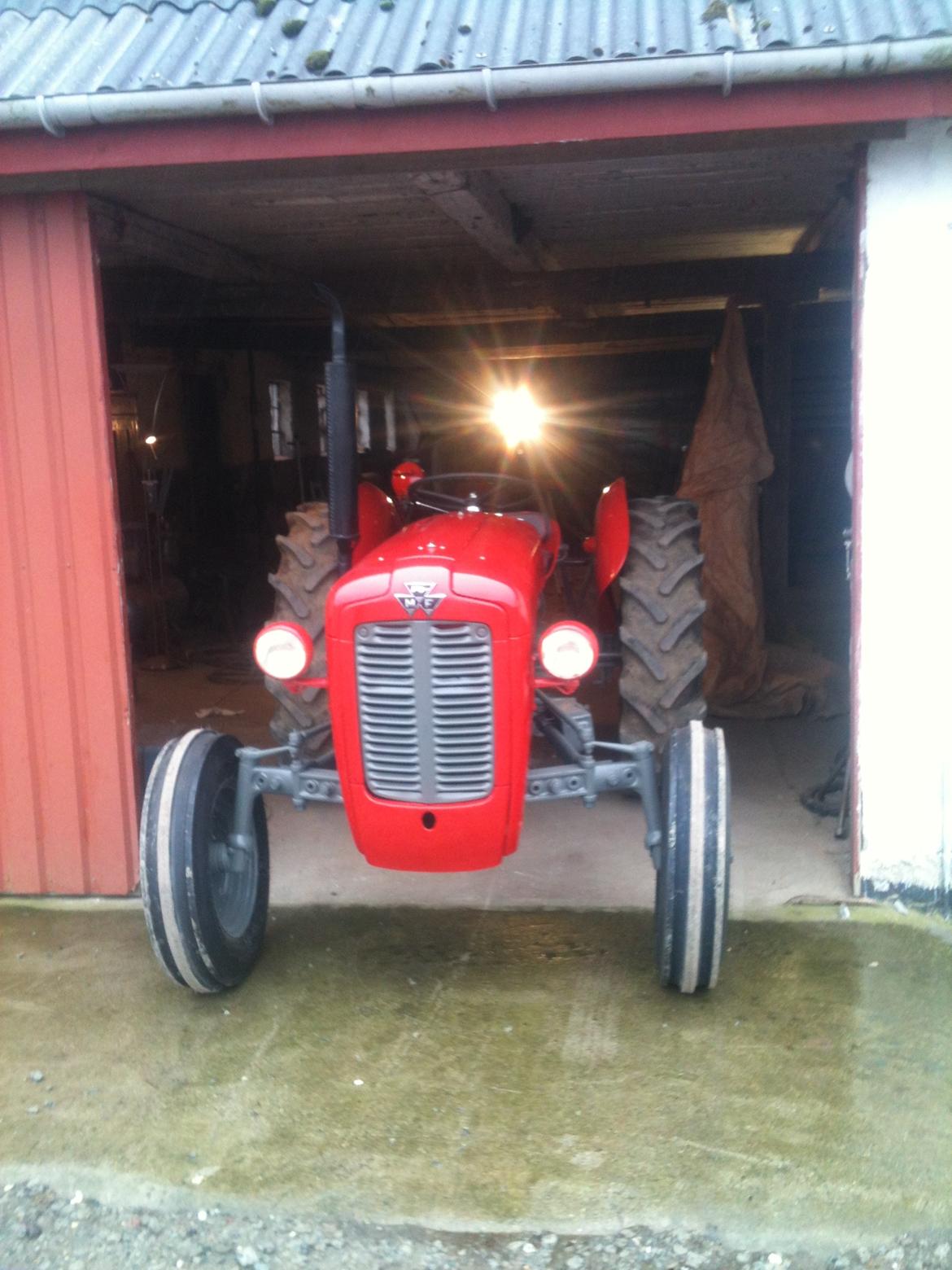 Massey Ferguson 35 K - Færdig. Mangler bare lige massey ferguson klistermærkerne. billede 6