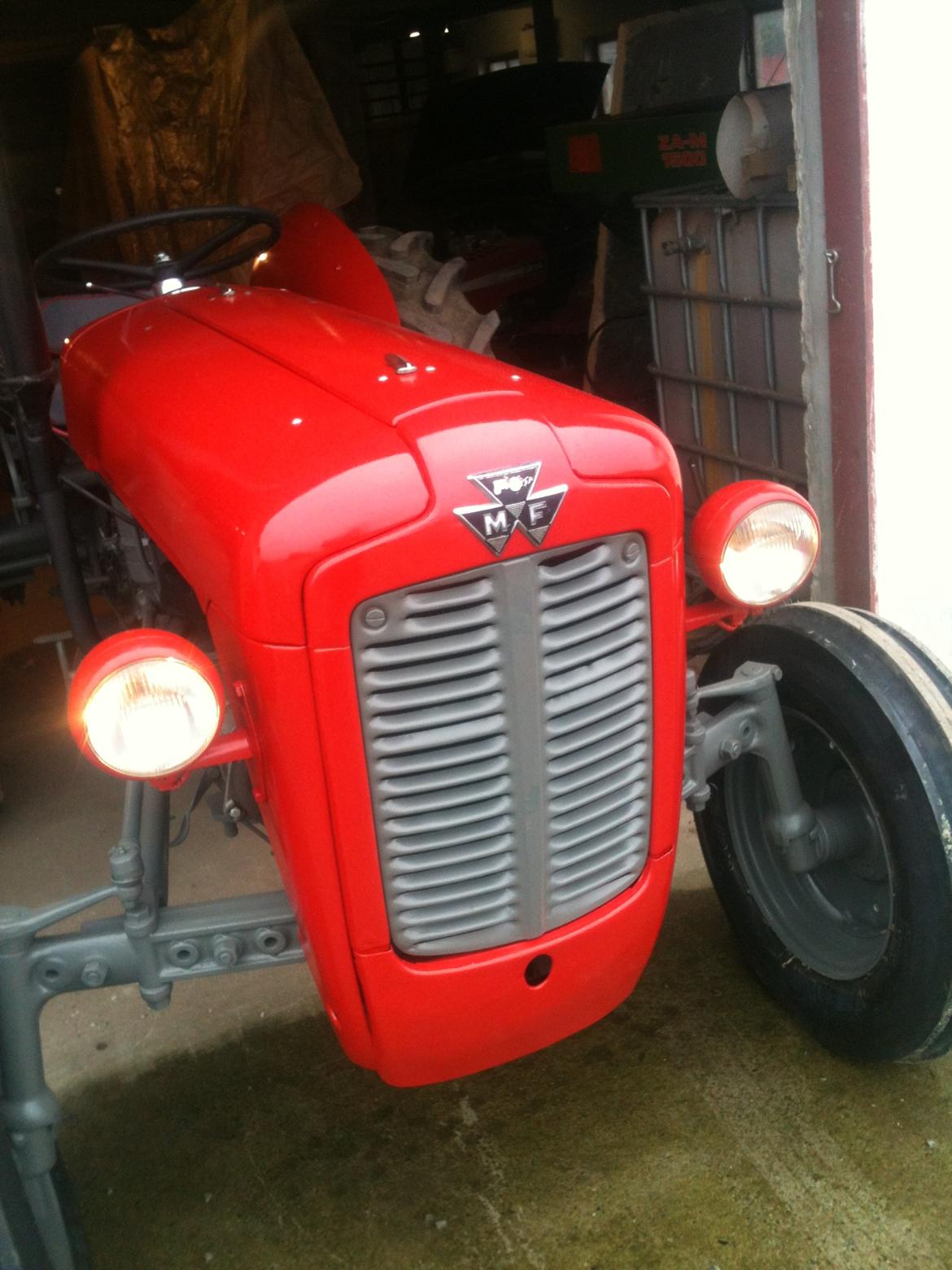 Massey Ferguson 35 K - Færdig. Mangler bare lige massey ferguson klistermærkerne. billede 9