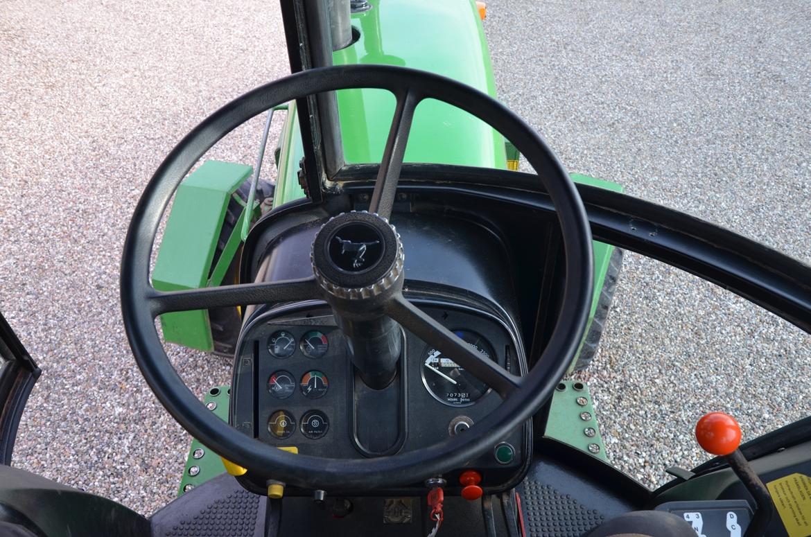 John Deere 4240 - Der er godt udsyn til forhjulene på sådan en 2wdèr billede 16