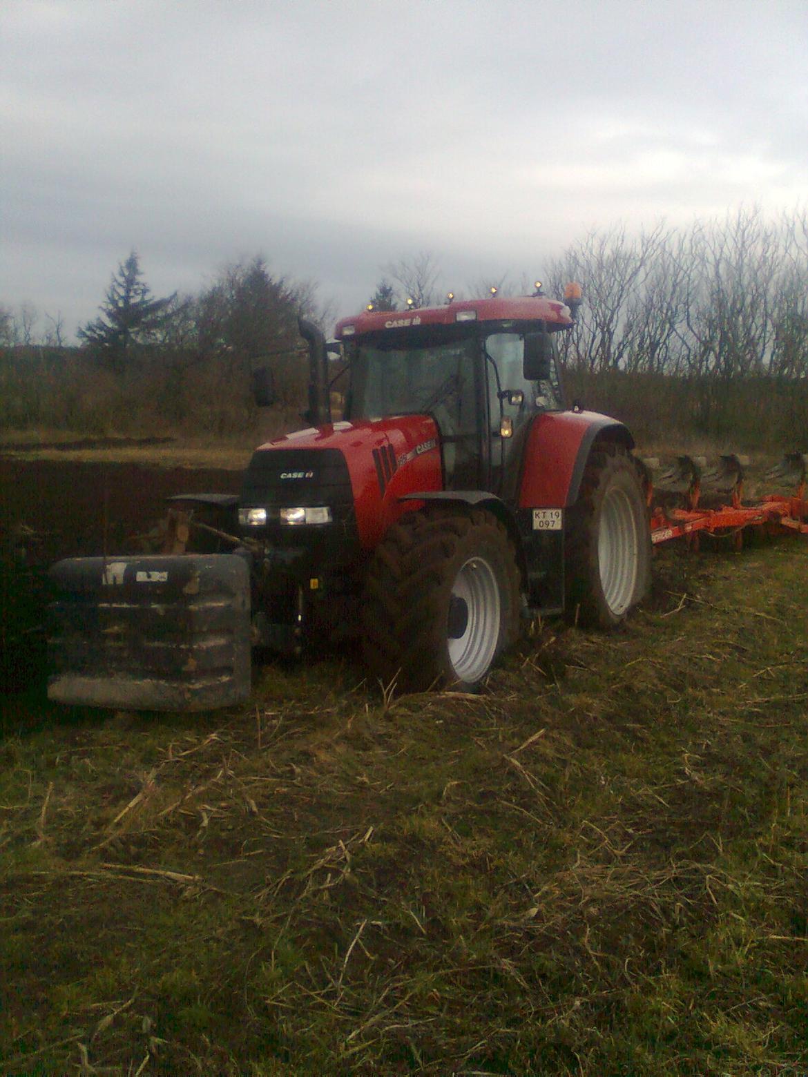 Case IH cvx 195 Rødhætte - Så gik den ikke længere!:) 30 cm dybte, 5 psi i for dæk og 7 i bag og 8 kilomter i timen så der er ryk på! Nøj af en ryg sky den gir når man lige lægger fra land!:)  billede 7