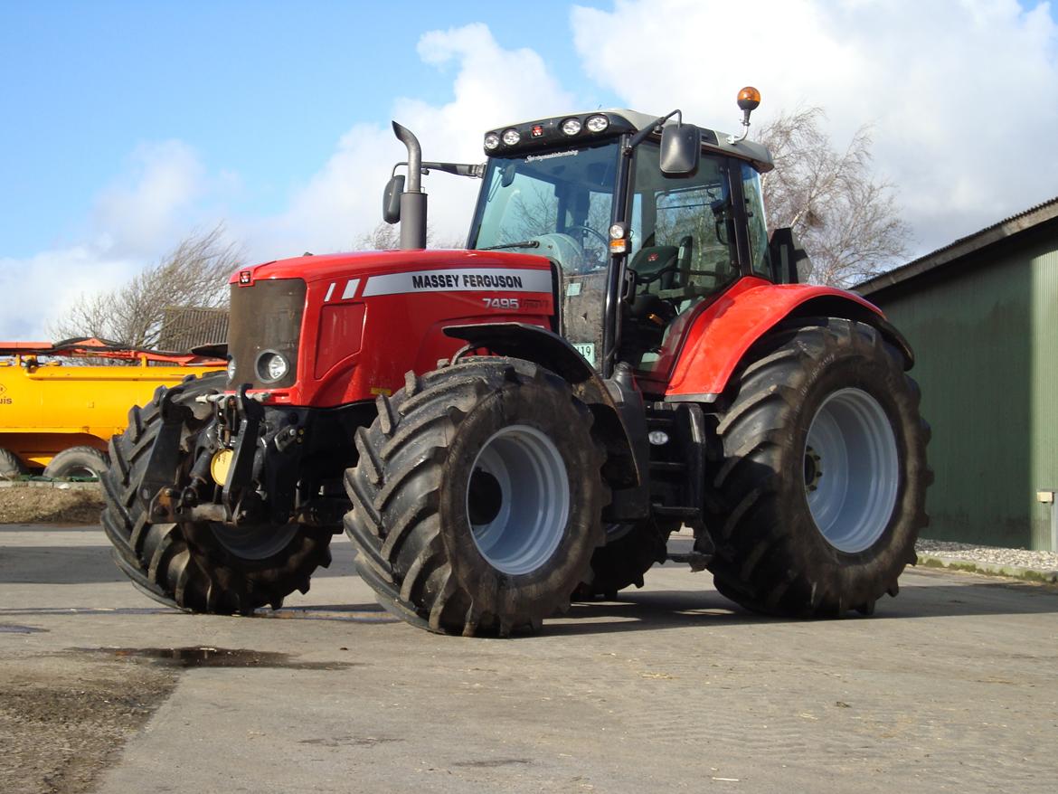 Massey Ferguson 7495 Dyna VT - Her er den lige kommet hjem med nymaletfælge og er 100% klar til forårsarbejde 2012 :) - Et godt billede syns jeg selv :) billede 11