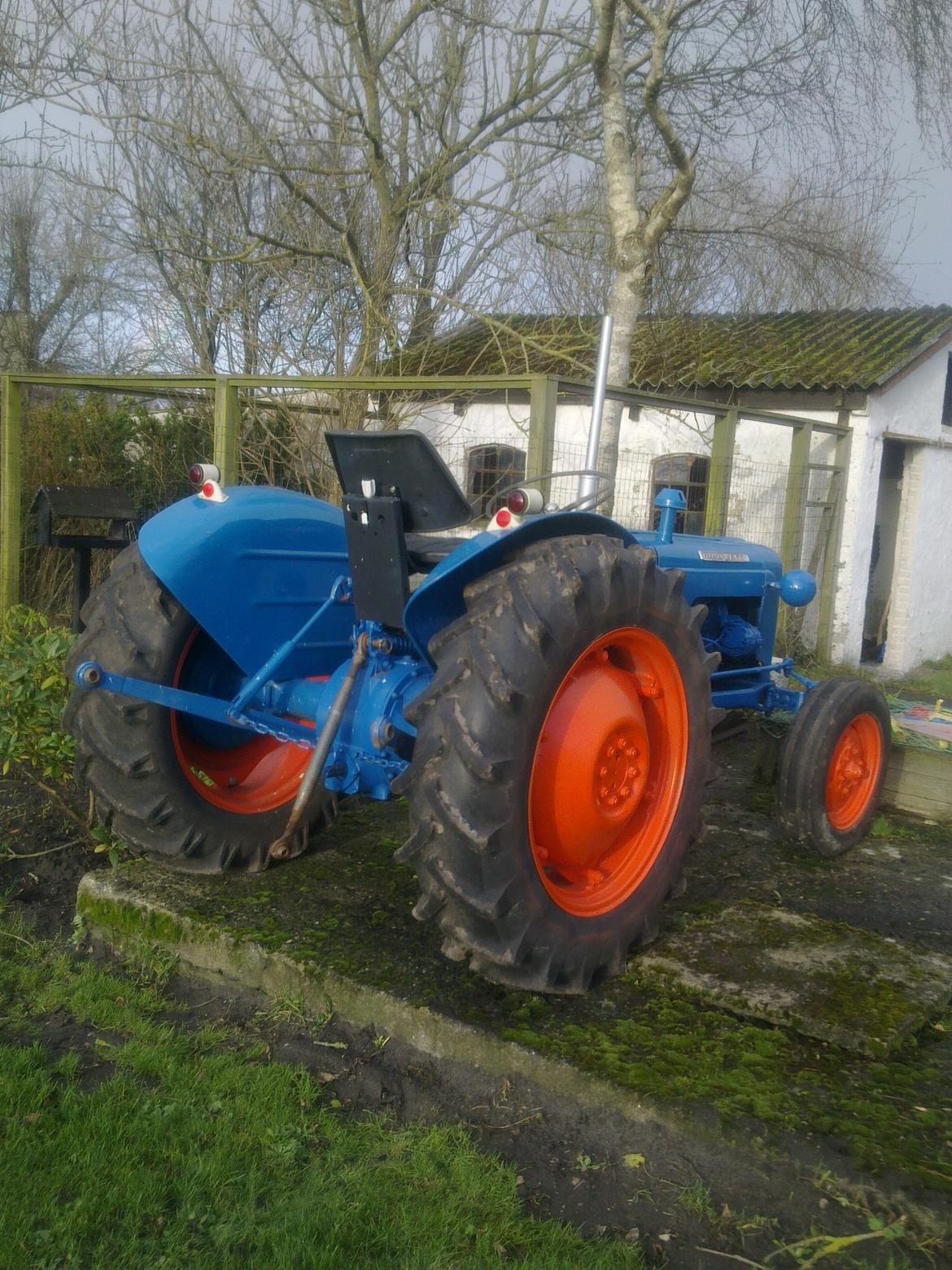 Fordson Dexta - Skråt bagfra. billede 3