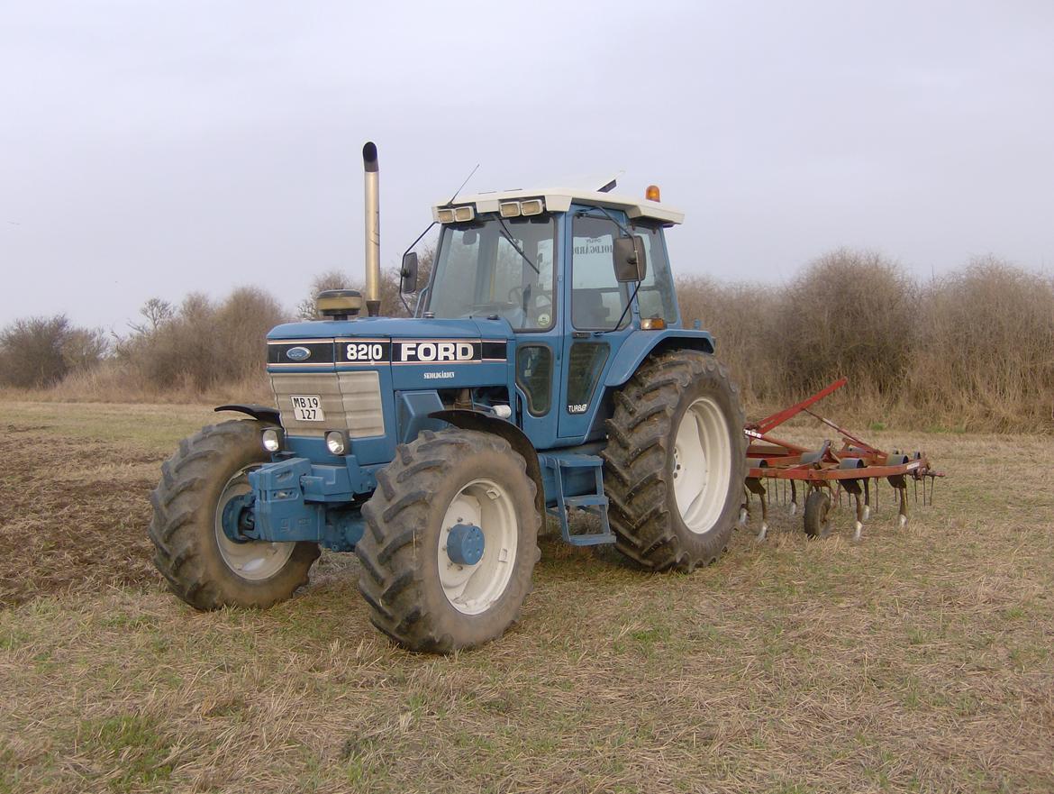 Ford 8210 FORCE II - Den slæ'ver helt godt med nye dysespidser og nystillede ventiler! :) billede 11