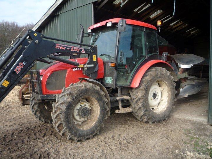 Zetor 6441 - Ved at gøre klar til at pløje billede 1