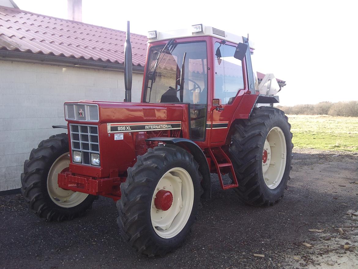 International Harvester 956XL - så kom den hjem igen, og fik klistermærker på. billede 11