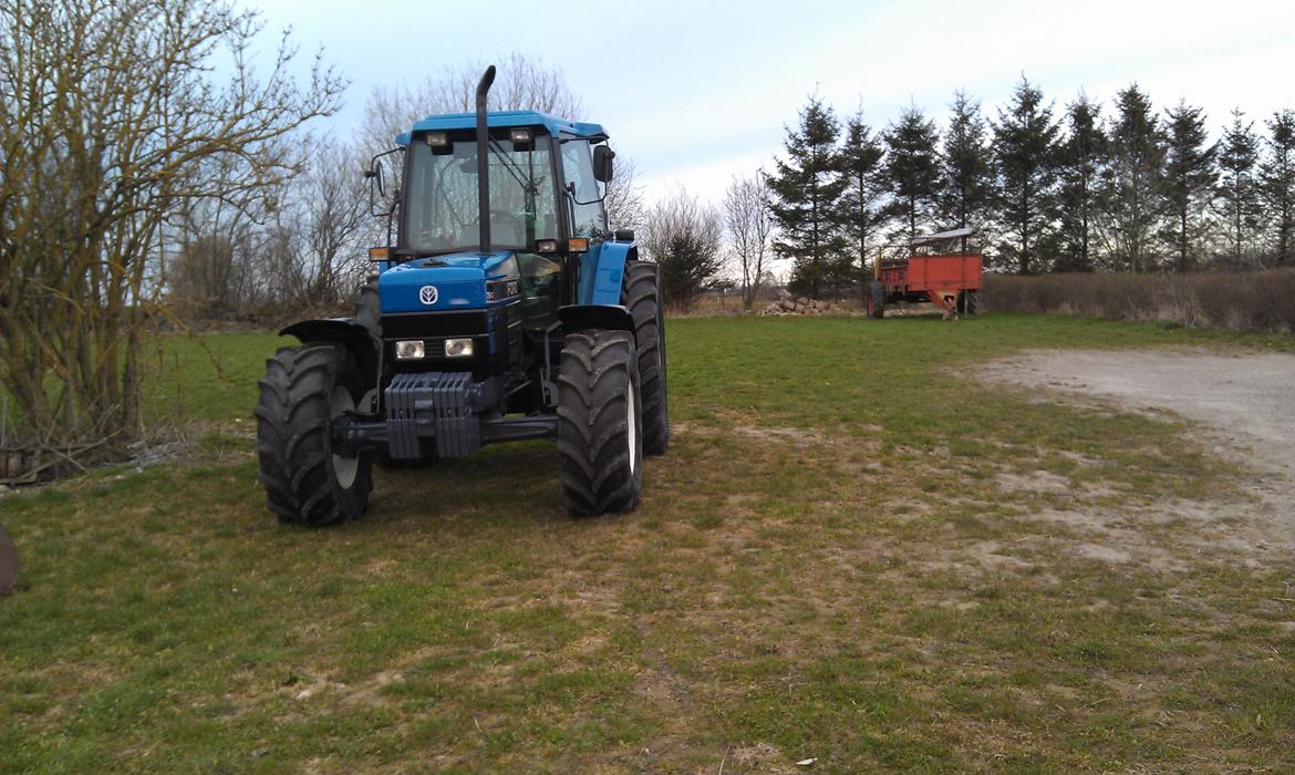 Ford 7840 SLE - Lige trillet ned af lastbilen. billede 4