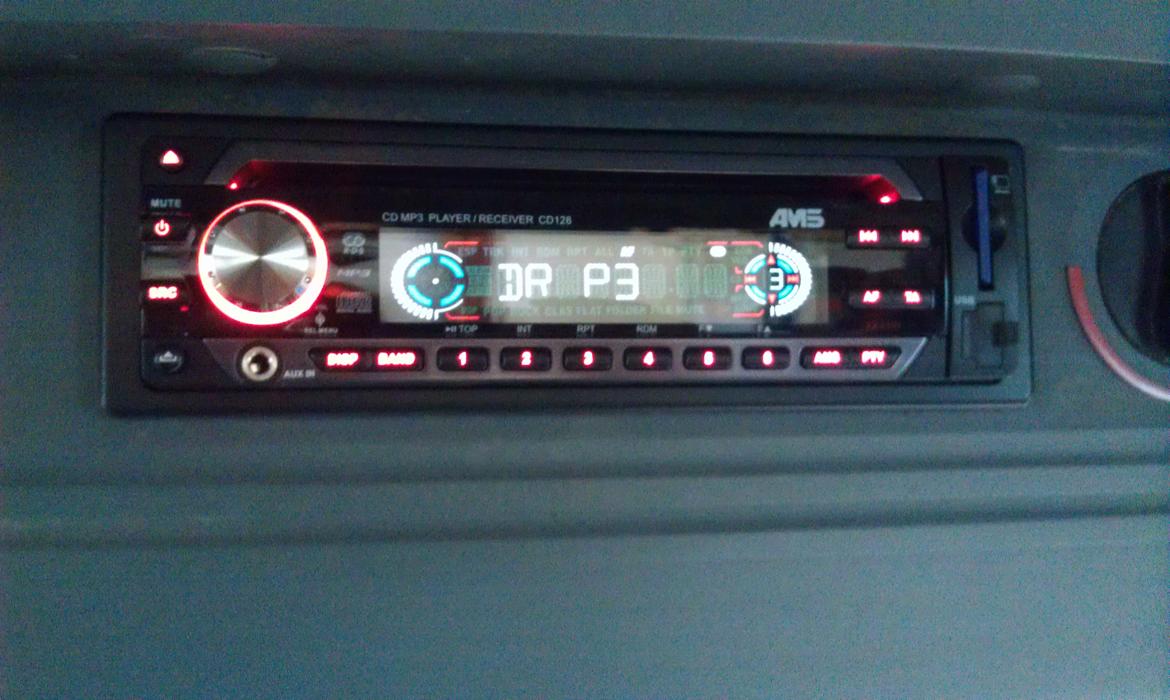 Ford 7840 SLE - Dejlig radio med det hele i ;) billede 5