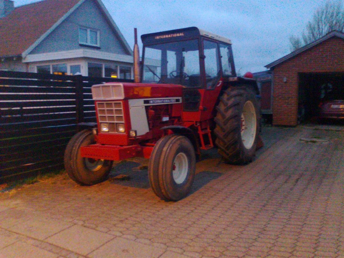 International Harvester 1055 - lige da vi havde fået den billede 2