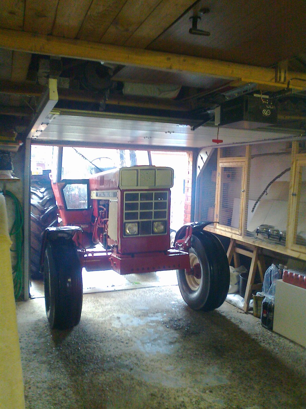 International Harvester 1055 - den ka lige gå ind, uden udstødning ;) billede 8