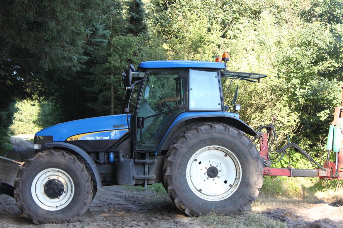 New Holland TM 155 - Ude med ploven. billede 4