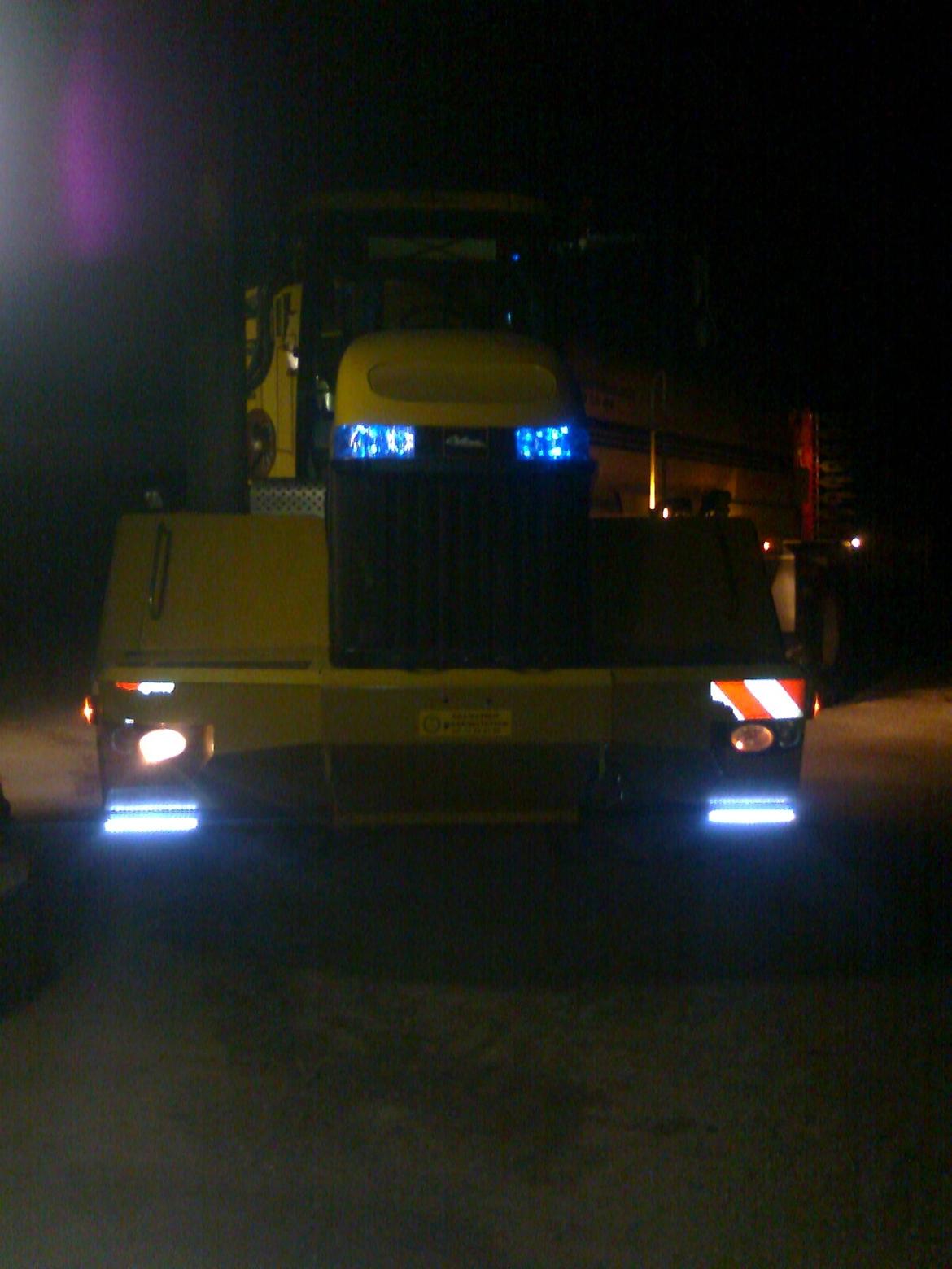 Terra Gator 3244 Trailer - Jeg har her monteret lidt blå dioder og led kørelys billede 3