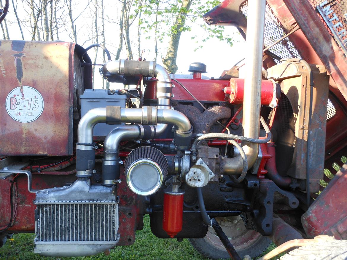 International Harvester 275 B Turbo/intercooler billede 8