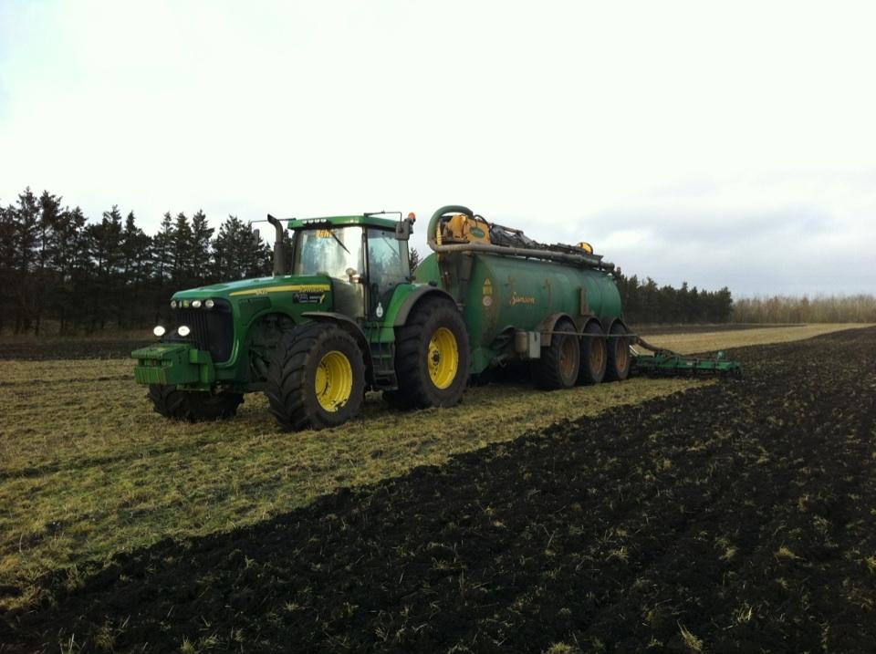 John Deere 8420 - Med Samson nedfælder. billede 2