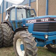 Ford TW 25 Force II