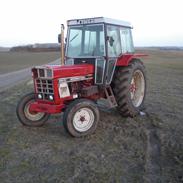 International Harvester 844s