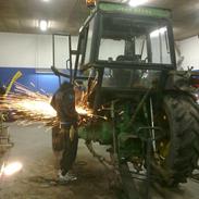 John Deere 3140