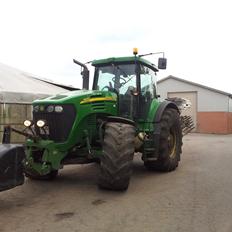 John Deere 7920