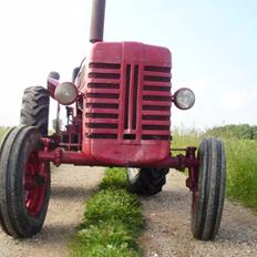 International Harvester B-275 "Solgt, savnet"