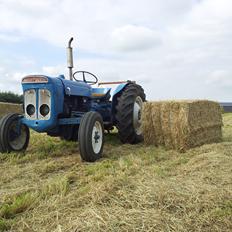 Ford super dexta