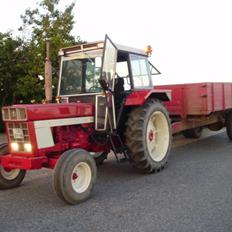 International Harvester 844-S