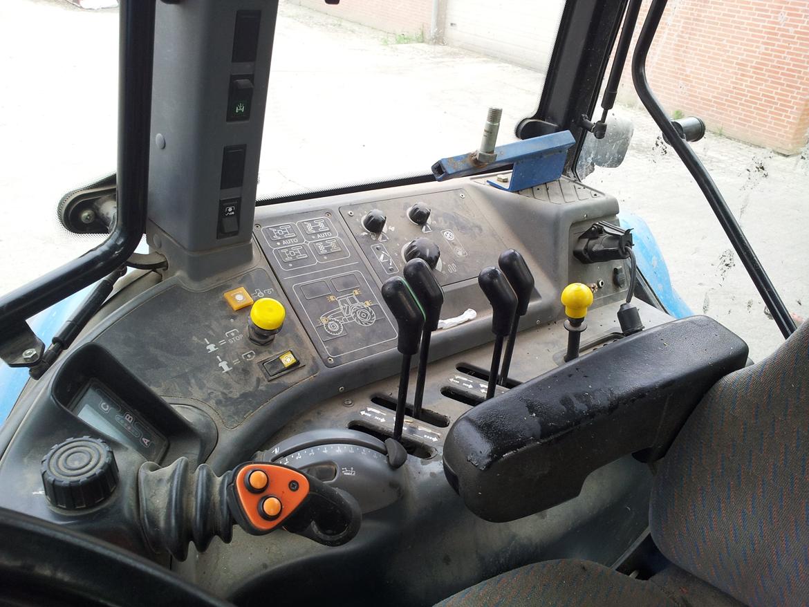 New Holland TM 135 billede 3