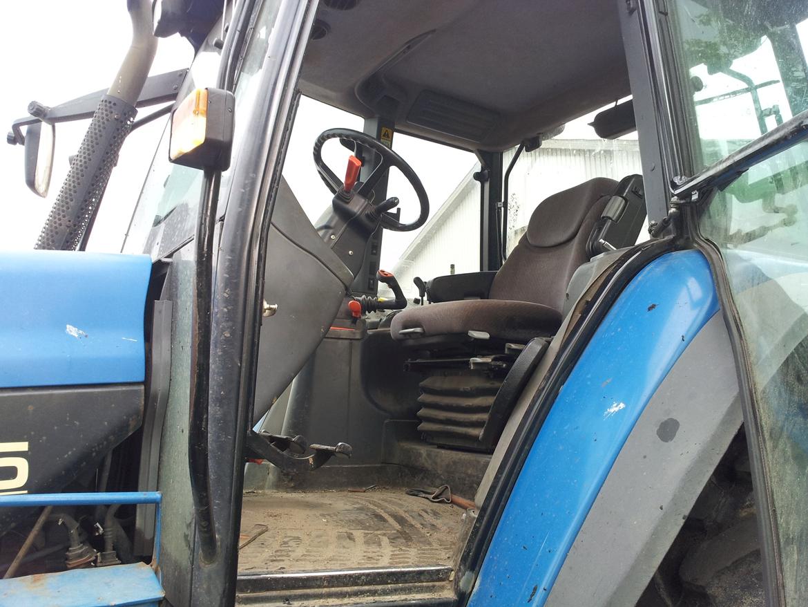 New Holland TM 135 billede 4