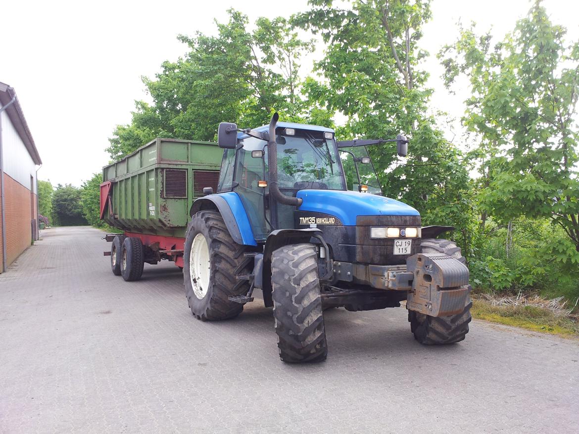 New Holland TM 135 billede 1