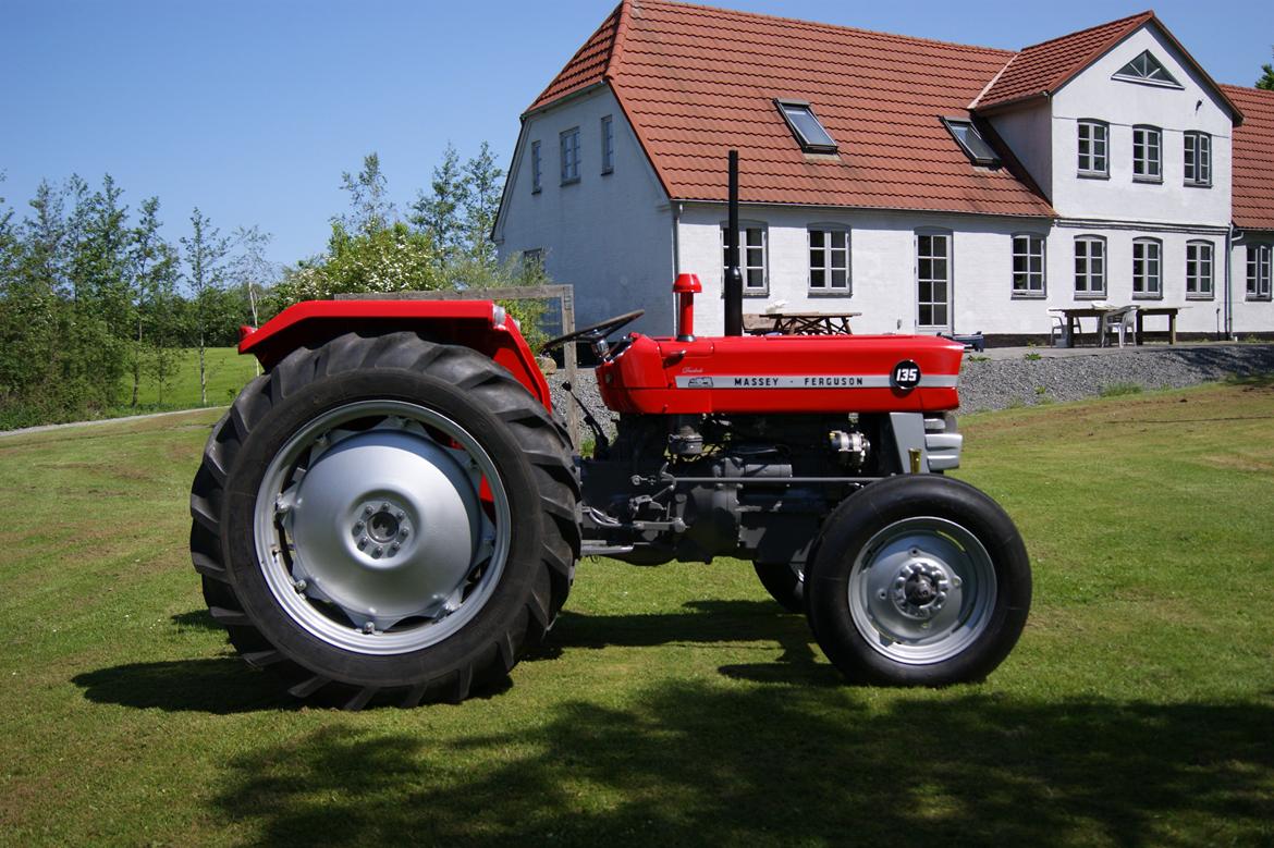 Massey Ferguson 135 billede 1