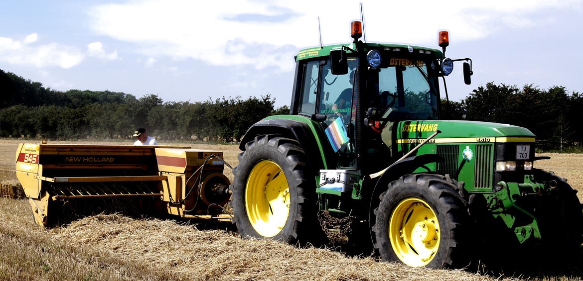 John Deere 6610 - Presning sidste sommer. billede 6