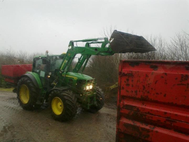 John Deere 6930 premium - Flytter jord med min far. billede 6