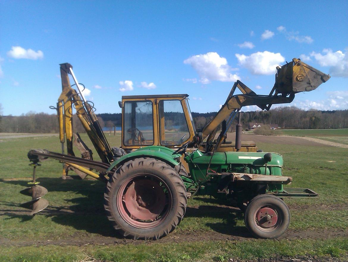 Deutz-Fahr D40 - ved siden a IH 3434 graver, D40eren med pæle bor. billede 4