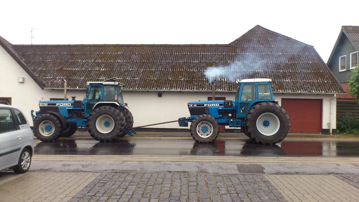 Ford TW 25 - På vej til klejtrup med ford 8730 til at slæbe. billede 8