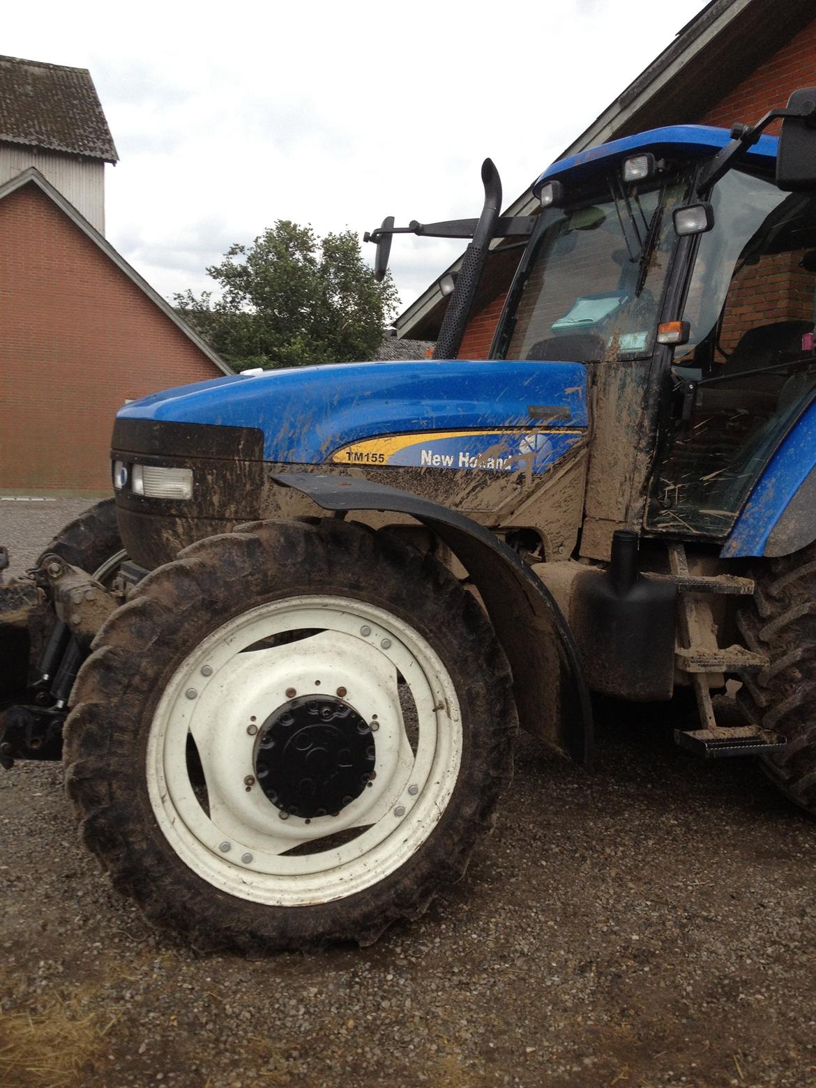 New Holland TM 155 - Man har ikke en helt ren sprøjte traktor når man sprøjter kartofler. billede 14