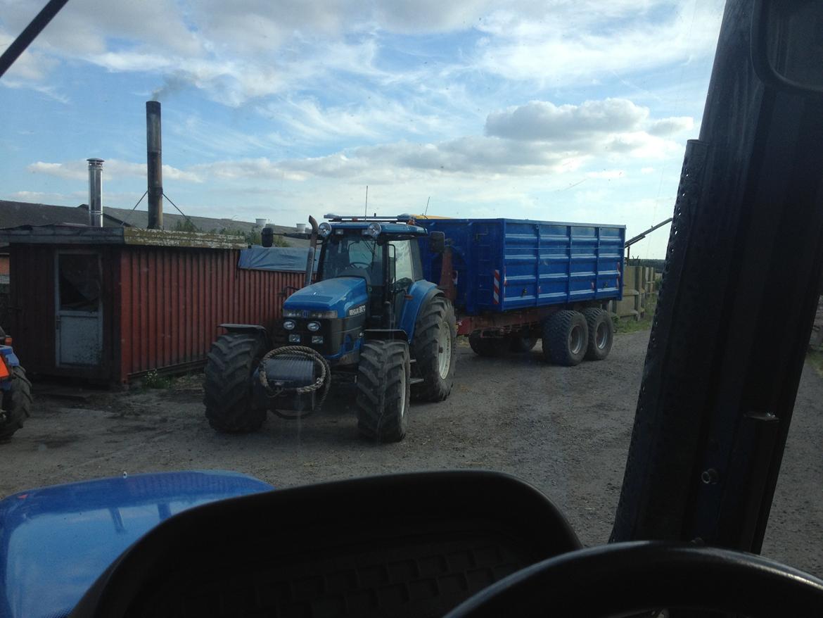 New Holland 8870 - her har vi så 8870 for kroghejs vognen billede 2