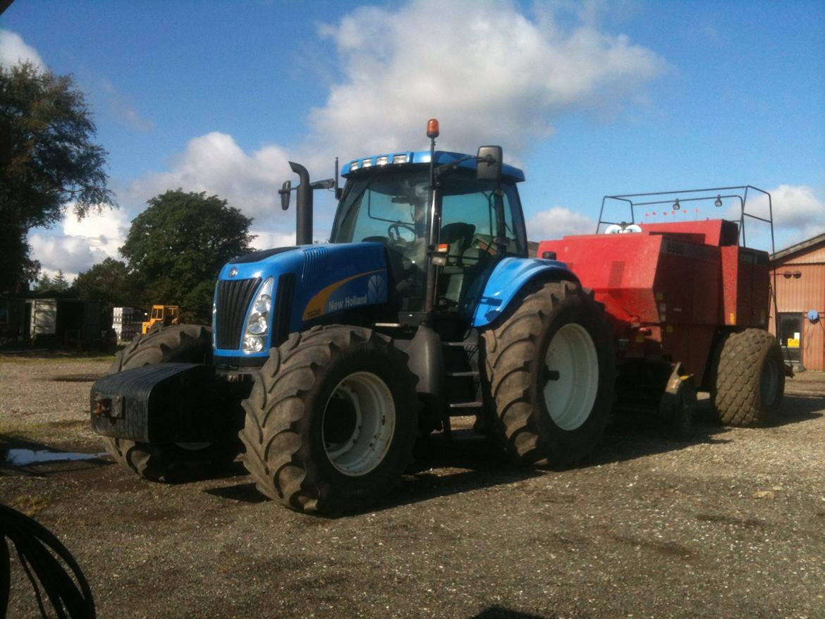 New Holland TG 285 - Klargøring af Case IH 8580 bigballe presser  billede 8