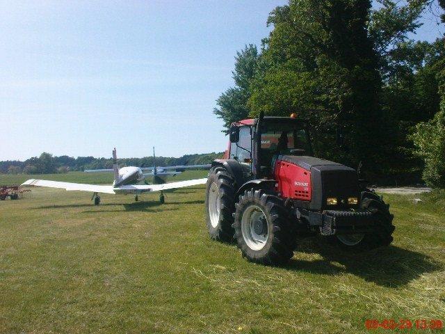 Valmet 8750 - På privat landningsbane på et gods i nordsjælland billede 3