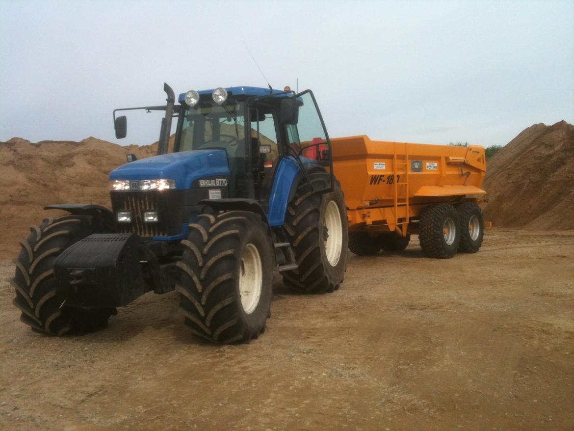 New Holland 8770 - I grusgraven efter sand. billede 1
