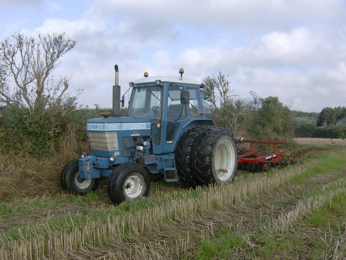 Ford 7710 - Kører en tur langs levende'hegn efter hegnsklining.. billede 19