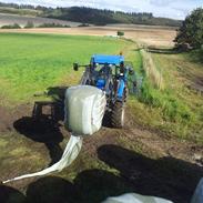New Holland ts100